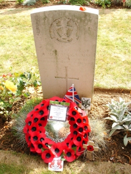 Richard McFadden's grave in Couin British cemetery